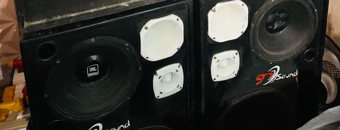 VENDE-SE 4 CAIXAS DE SOM + AMPLIFICADOR