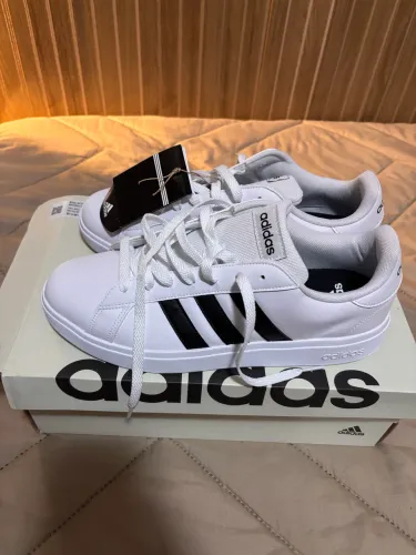 Tênis Adidas Grand Court Base 2.0 novo - Masculino 41