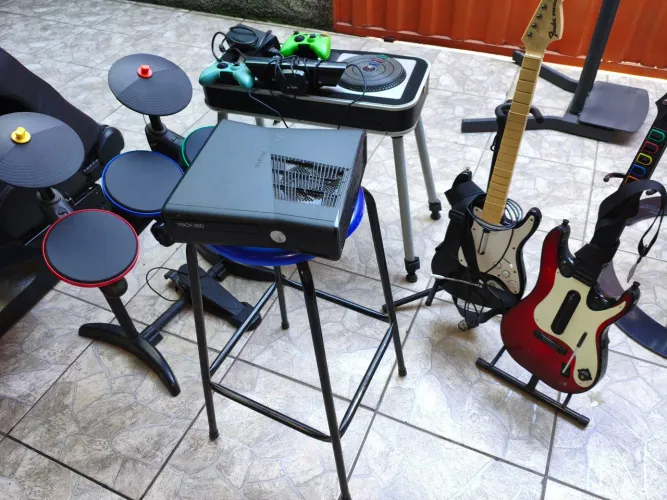 Kit Xbox + Guitar Hero + DJ Hero completo+Jogos
