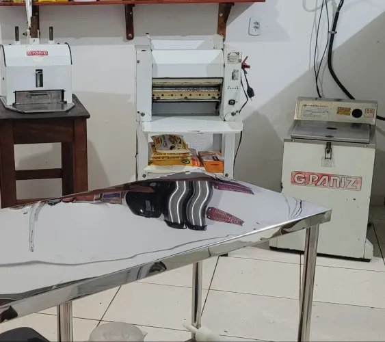 VENDO MAQUINÁRIO DE PADARIA COMPLETO ATÉ COM AS LOUÇAS