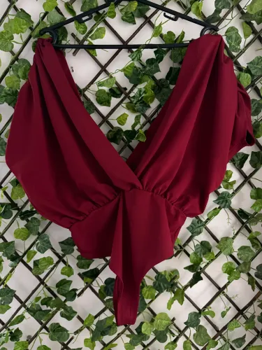 Body Feminino Vinho/Bordô com Decote Profundo