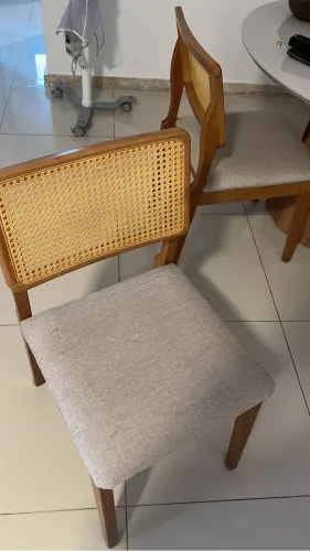 Mesa e 04 cadeiras