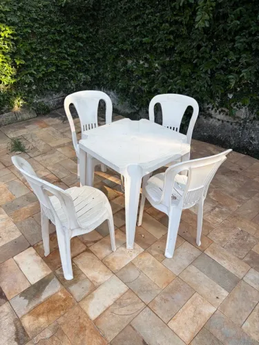Kit mesa e cadeira de plastico