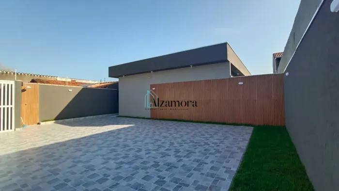 Casa em Condomínio com Piscina Privativa