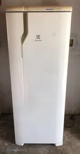 Vendo Geladeira Electrolux frost free