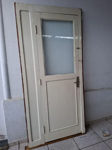 Porta antiga de demolição