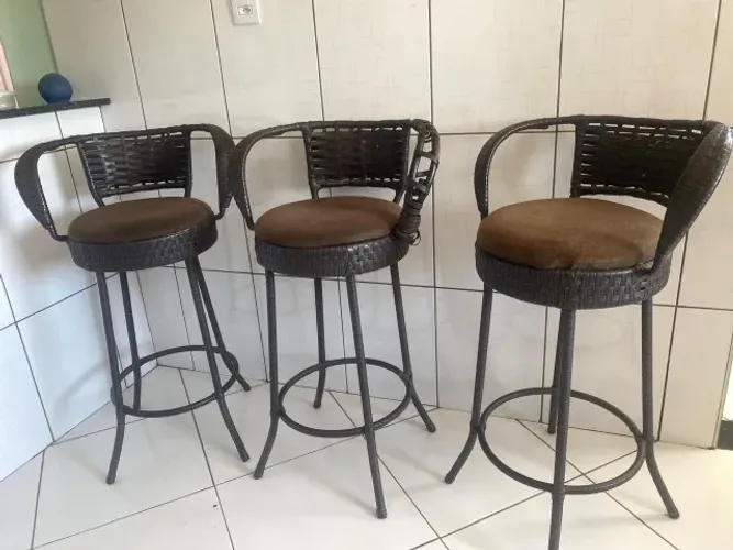 Jogo com 3 Banquetas Altas com Braço e Estofado