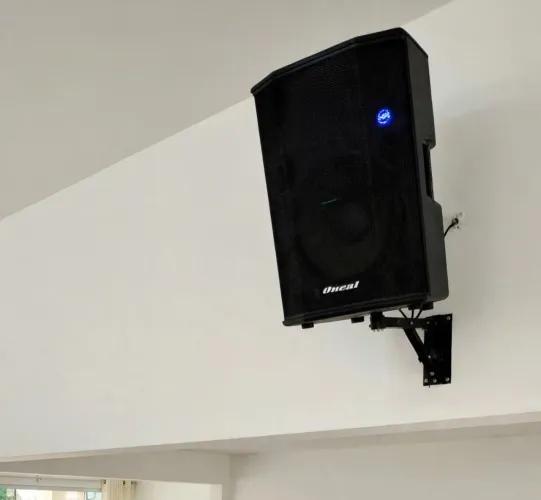 Amplificadora Oneal Ativa. 400w 15 polegadas. Seminova