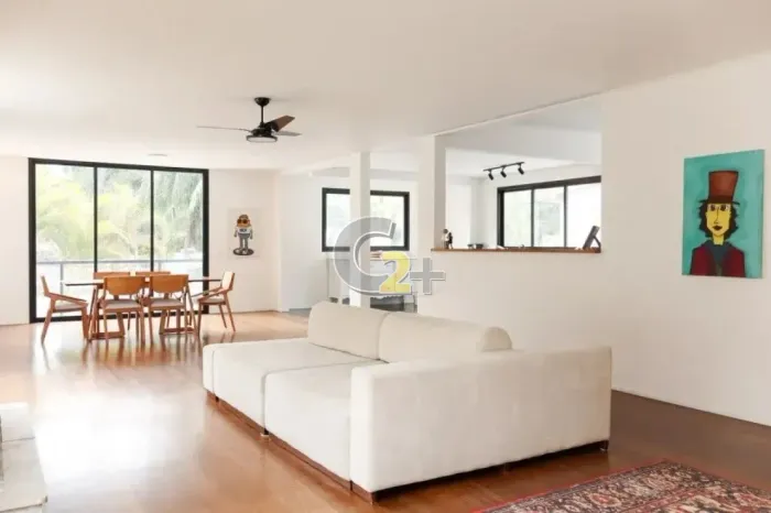 Casa para locação na Vila Madalena, 5 quartos, 2 suítes, 5 vagas de garagem.