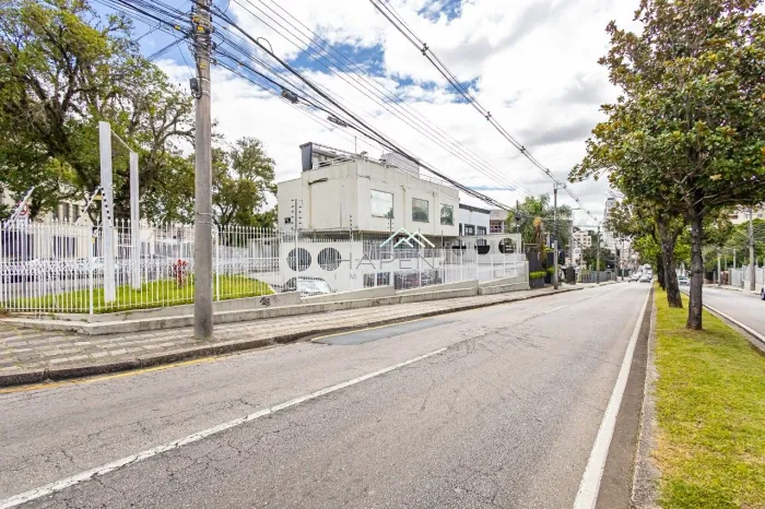 Prédio comercial no São Francisco