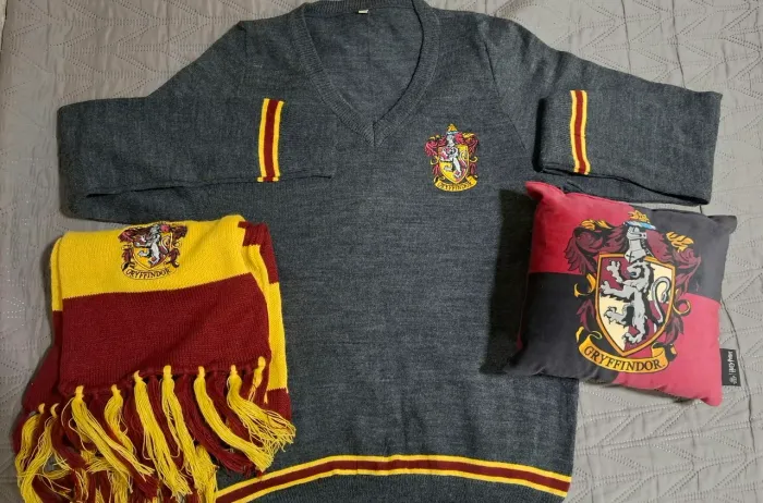 Harry Potter Grifinória - Casaco -  Cachecol - Almofada - Produtos oficiais.