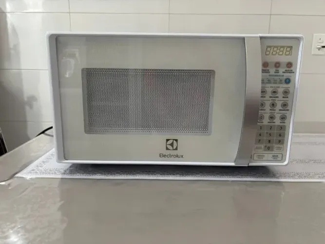 Microondas Electrolux 20 litros Branco Seminovo