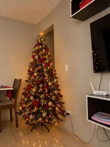 Arvore de natal luxo 2,10 de altura e 1100 galhos