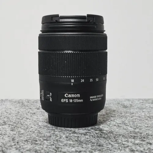 Lente Canon EF-S 18-135mm IS Nano USM