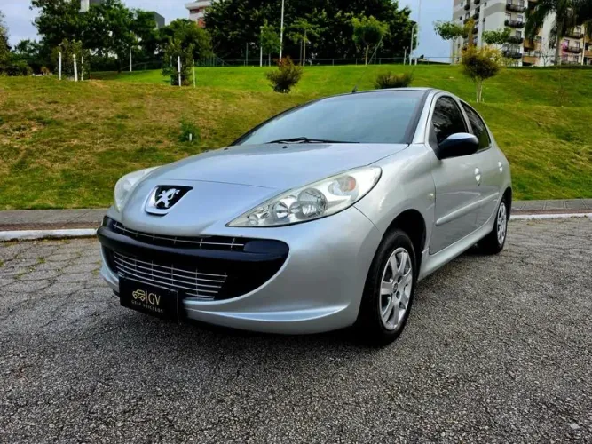 Peugeot 207 XR 1.4 Flex 8V 5P 2011