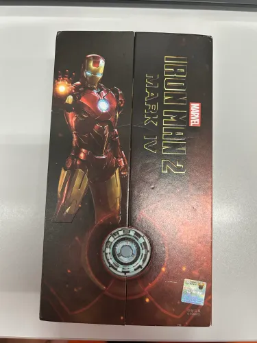 Action figure iron man 