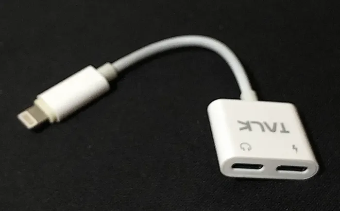 Adaptador Duplo Lightning Talk - Carga e Áudio Simultâneos