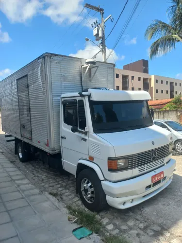 710 2004 baú 6 metros para pessoa Exigente 