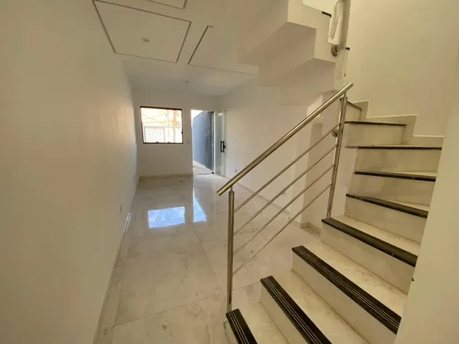 Excelente casa geminada com 2 suítes à venda no bairro Jardim Leblon!