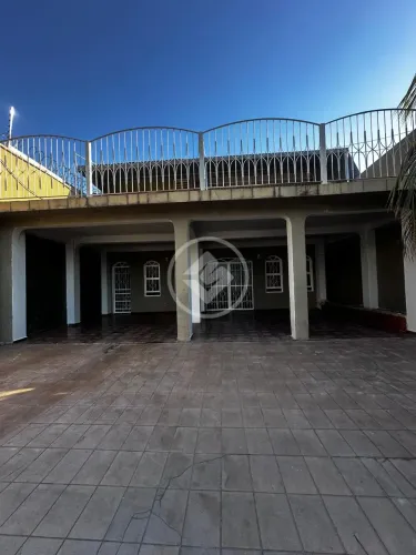 CASA COMERCIAL, NO CENTRO DE CUIABÁ. Ideal para clínicas, escritório de advocacia e afins.
