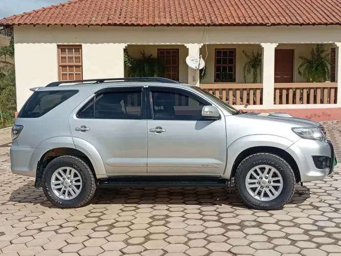 Toyota Hilux SW4 SRV D4-d 4X4 3.0 TDI Dies. AUT 2013