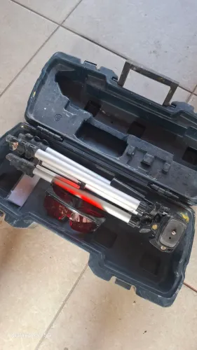 Vendo um nível a leizer completinho com óculos e 2 triple cm manual e caixa