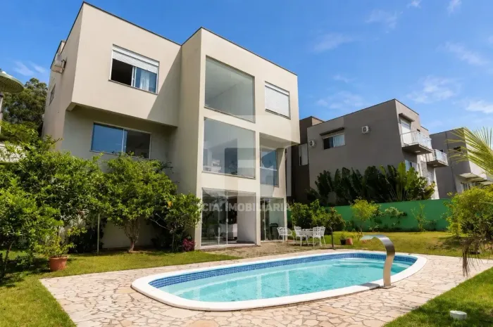 Casa de 4 suítes à venda no Córrego Grande