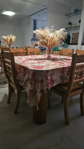 Mesa de jantar projetada sob medida em madeira peroba rosa de Bicinhos - Tiradentes