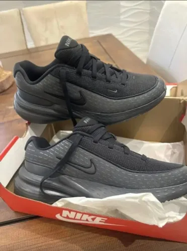 Tenis nike uplift sc