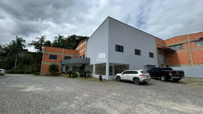 Sala comercial semimobiliada no bairro São Pedro em Guabiruba!