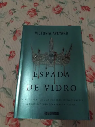 Livro - Espada de Vidro, coleção da Rainha vermelha