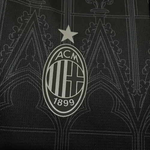 Camiseta milan Pleasures perfeito estado