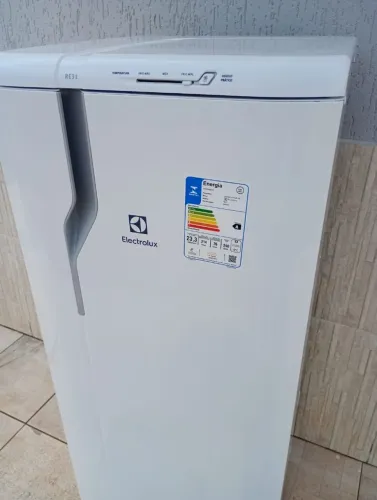 Geladeira Electrolux 240 litros