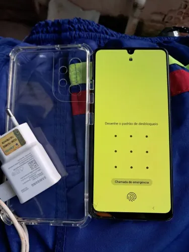 Celular Samsung Galaxy A32 com trinco no canto de baixo tudo original