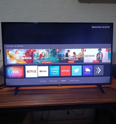 TV Smart 43 AOC novinha top com os pezinhos 