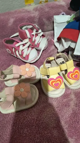 Estou vendendo 3 sandalinha 
