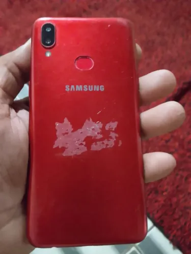 Vendo um célula A10s tudo funcionando só não vai o carregador vendo por 200