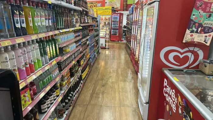 Mercado Região Cotia Com amplo estacionamento 