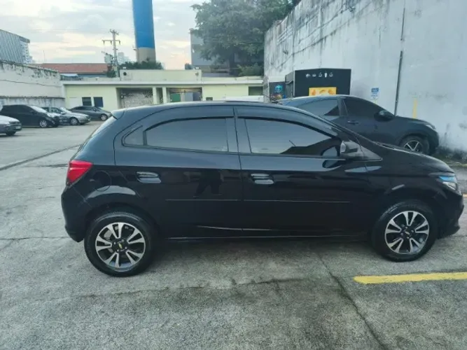 Chevrolet Onix Hatch LTZ 1.4 8V Flex Power Aut. 4P 2015