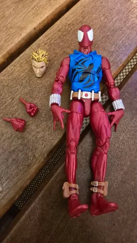 Marvel Legends - Spider-man Scarlet Homem-Aranha  Escarlate Retro 