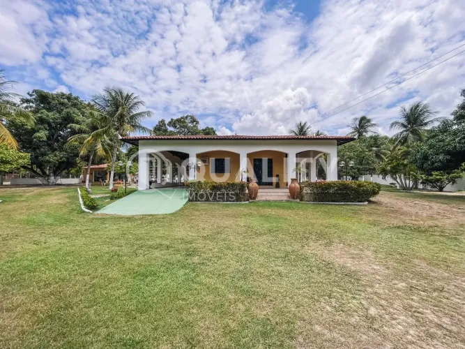 Sítio em Aquiraz, a 600m da CE-040, lote de 42.520m2, casa mobiliada e lazer completo.