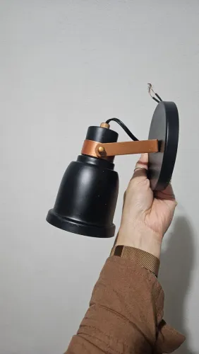 Luminária direcionável preta com bronze