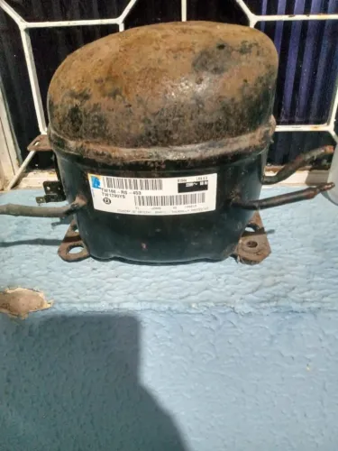 Vendo um motor de geladeira