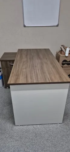Mesa com Gaveteiro