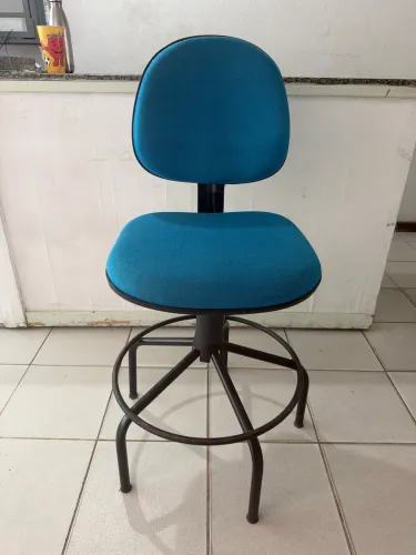 Cadeira giratória para balcão