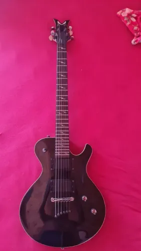 Guitarra Dean Deceiver 