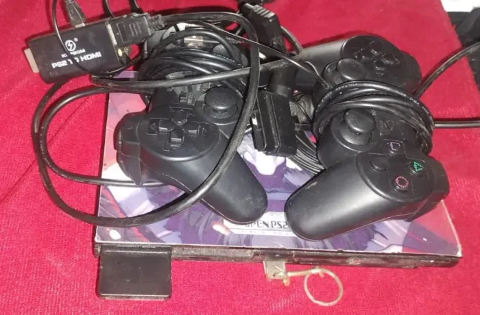 Playstation2 acompanhar dois controles pendrive com vários jogos 