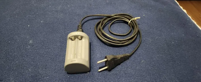 carregador de pilhas Sony antigo modelo BC-TR30 BIVOLT 