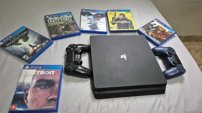 Playstation 4 Slim + 2 controles