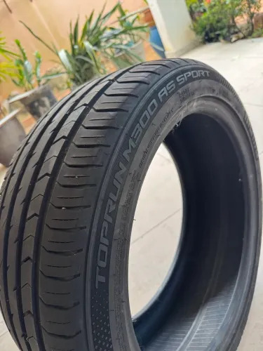 Vendo par de pneus 235/45 R19